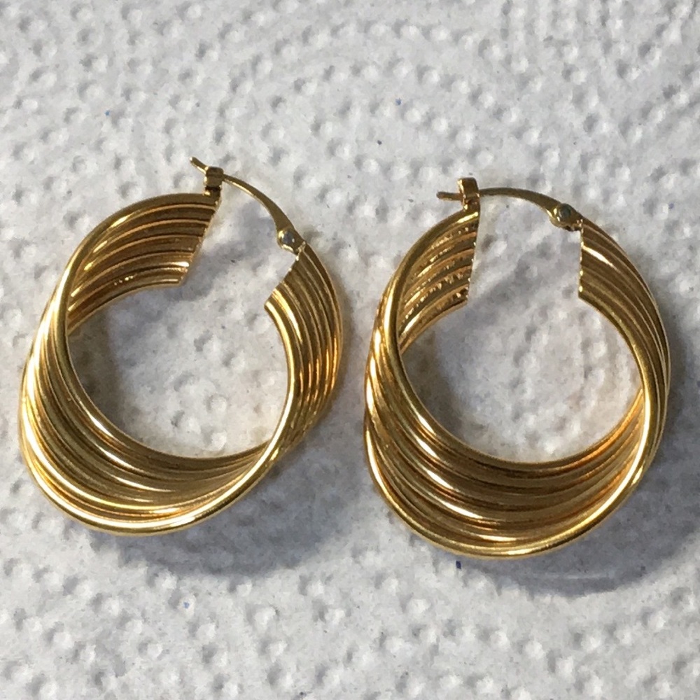 Yellow gold earrings